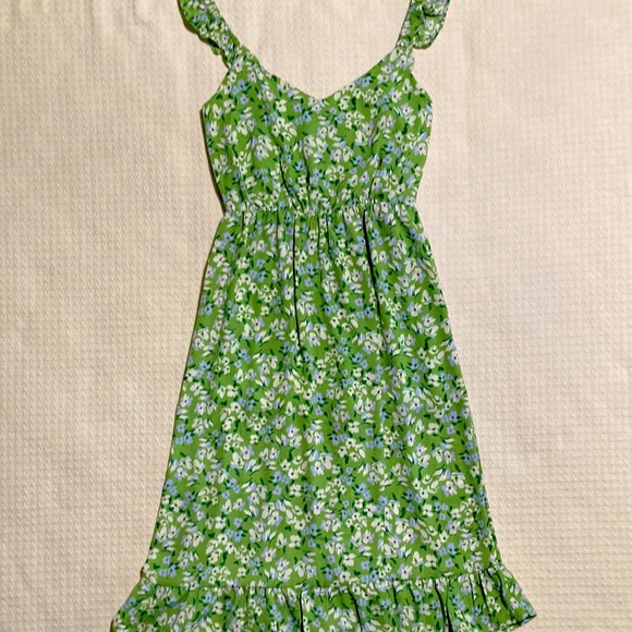 Jessica Simpson Dresses & Skirts - NWOT Jessica Simpson Green Floral V Neck Flutter Sleeve Dress Size Small